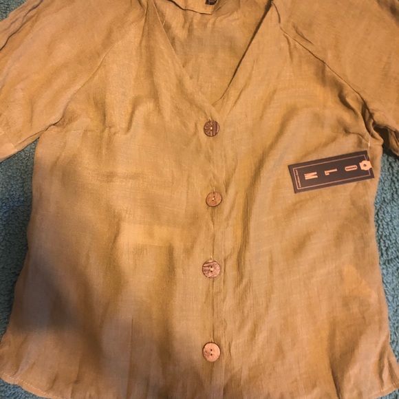 Buttoned blouse - Picture 2 of 2